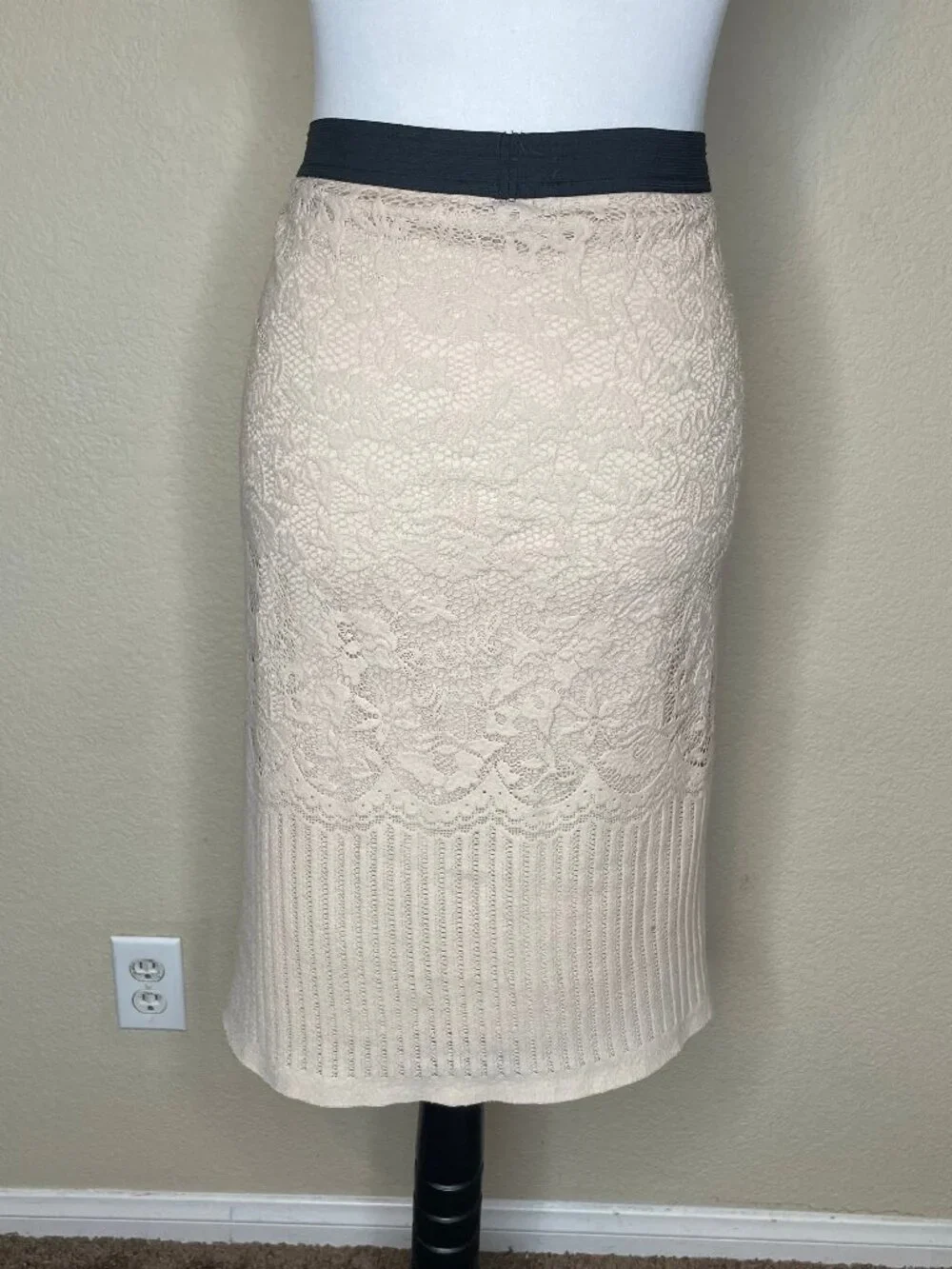 H&M Coquette Balletcore Floral Lace Midi Skirt Nude Beige Black Waistband Size L